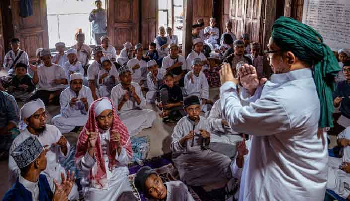 Pesantren membantu santri belajar Al-Qur'an dalam bahasa isyarat Darul A'shom memiliki 115 santri - Artikel Pendidikan dan Kajian Islam